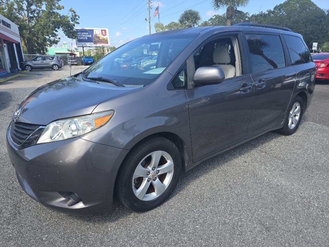 2011 Toyota Sienna LE 8-Passenger