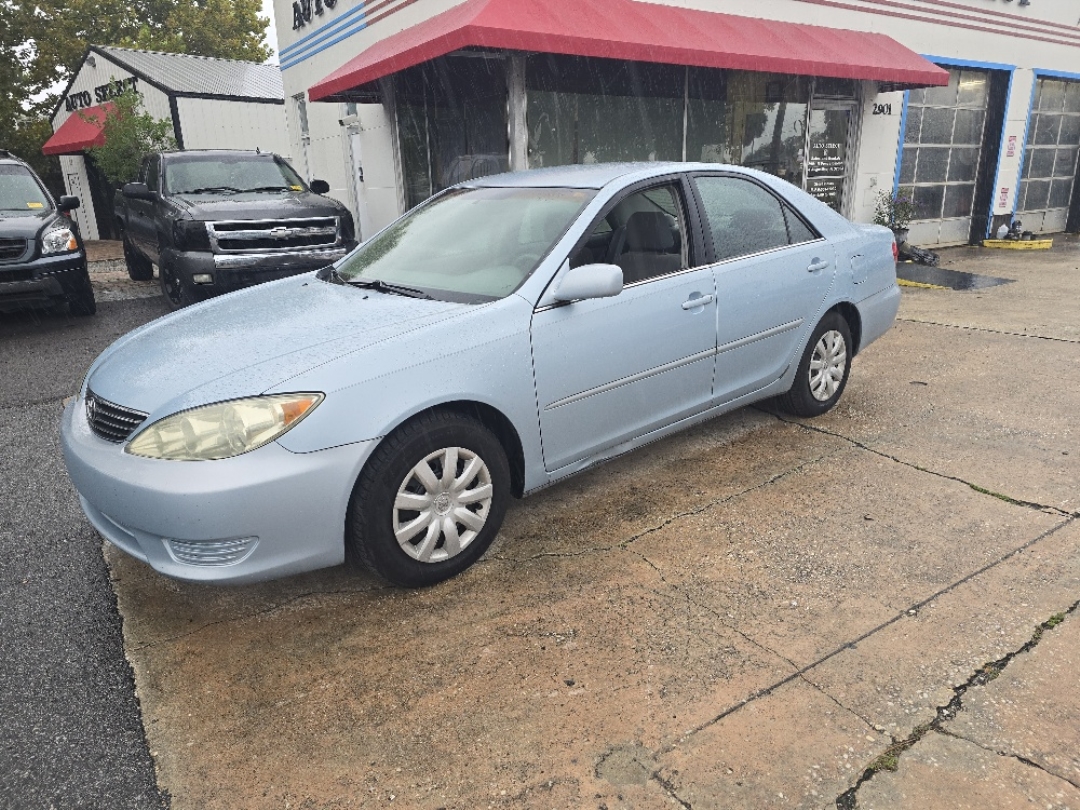 2005 Toyota Camry LE