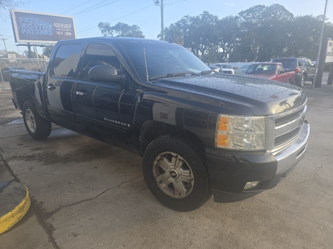 2009 Chevrolet Silverado 1500 1LT photo 2