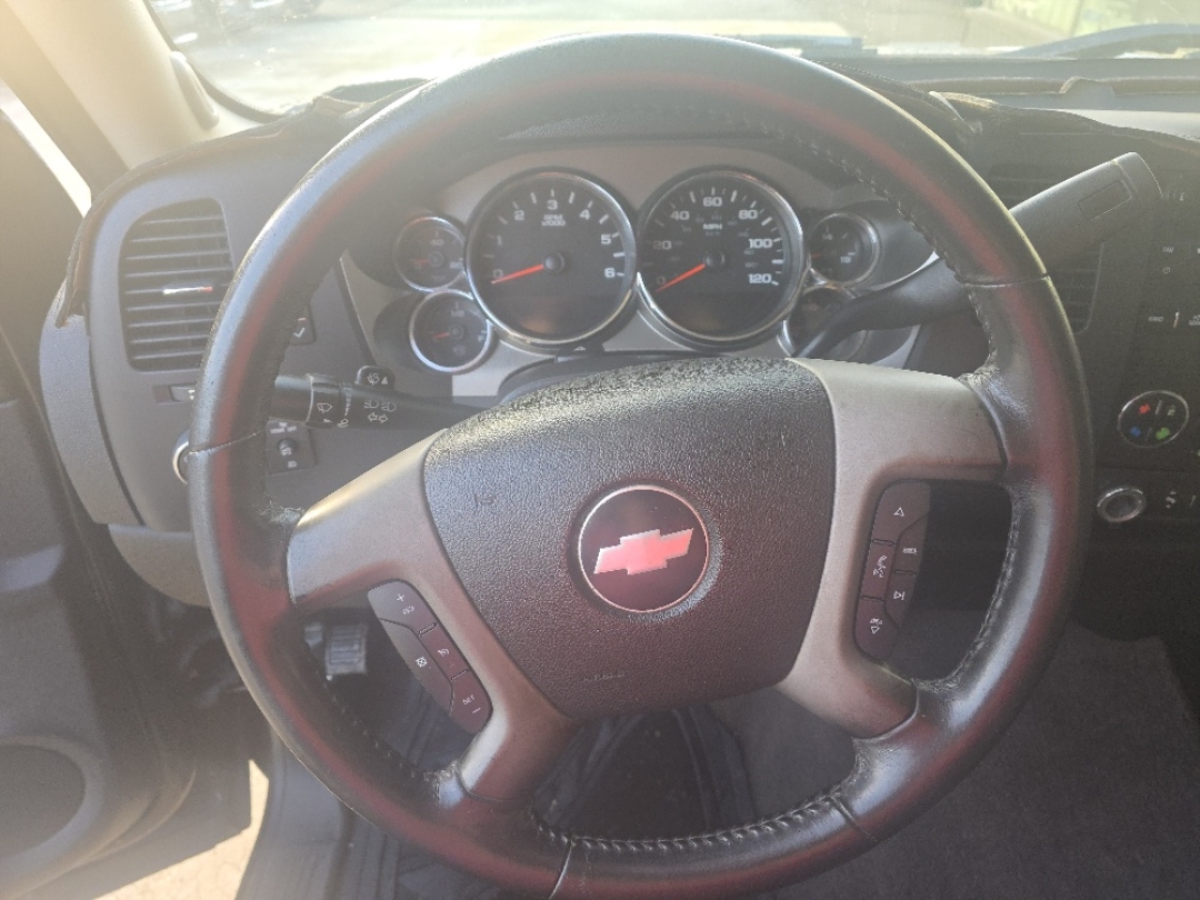 2009 Chevrolet Silverado 1500 1LT photo 3