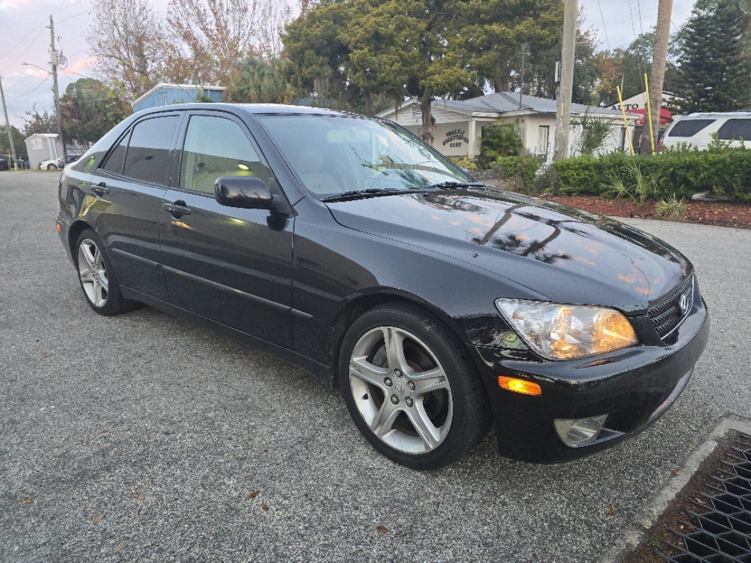 2005 Lexus IS 300 photo 2