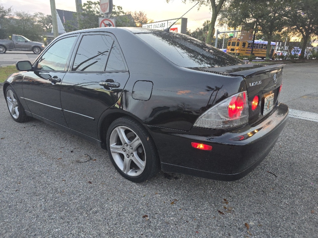 2005 Lexus IS 300 photo 4