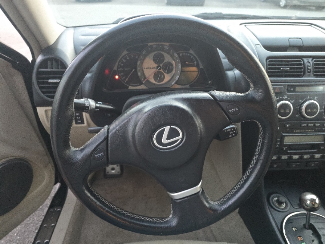 2005 Lexus IS 300 photo 5