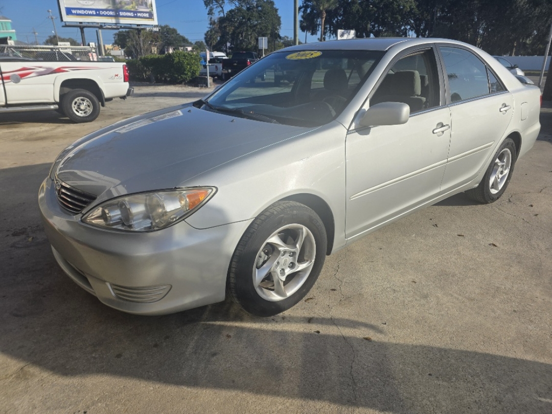 2005 Toyota Camry LE's photo
